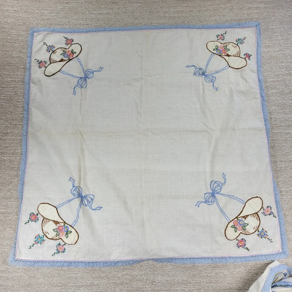Vintage Embroidered Linen Tablecloth 4 Napkins Floral Hat Blue Lace Handmade Set